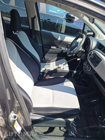2012 Toyota Yaris LE Hatchback - miniatura 17