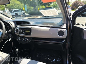 2012 Toyota Yaris LE Hatchback - miniatura 18