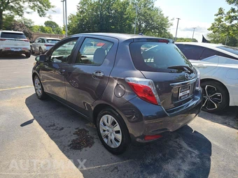 2012 Toyota Yaris LE Hatchback - miniatura 2