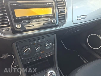 2012 Volkswagen Beetle 2.5L Hatchback – miniatura 11
