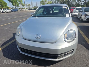 2012 Volkswagen Beetle 2.5L Hatchback – miniatura 2
