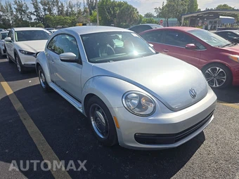 2012 Volkswagen Beetle 2.5L Hatchback – miniatura 3
