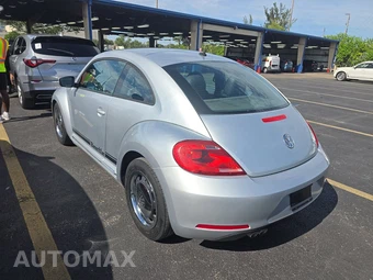 2012 Volkswagen Beetle 2.5L Hatchback – miniatura 6
