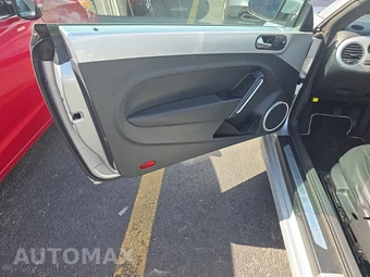 2012 Volkswagen Beetle 2.5L Hatchback – miniatura 9