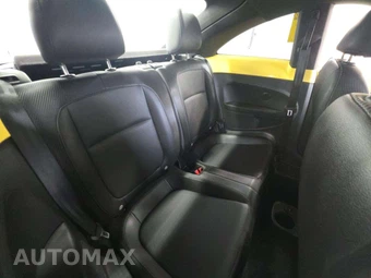 2012 Volkswagen Beetle 2.5L Hatchback – miniatura 16