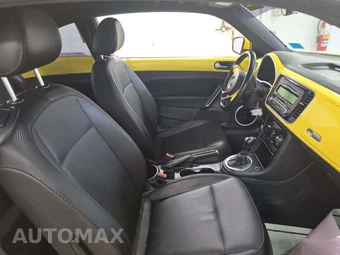 2012 Volkswagen Beetle 2.5L Hatchback – miniatura 18