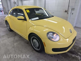 2012 Volkswagen Beetle 2.5L Hatchback – miniatura 4