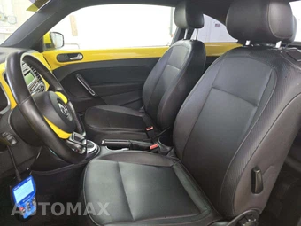 2012 Volkswagen Beetle 2.5L Hatchback – miniatura 6