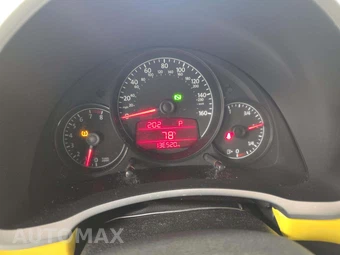 2012 Volkswagen Beetle 2.5L Hatchback – miniatura 9