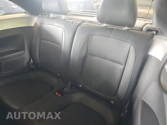 2012 Volkswagen Beetle 2.5L Hatchback – miniatura 13