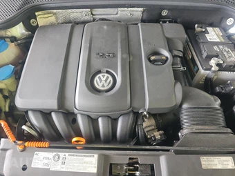 2012 Volkswagen Beetle 2.5L Hatchback – miniatura 15