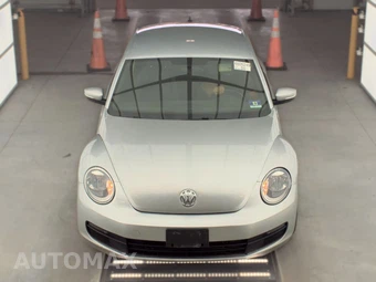 2012 Volkswagen Beetle 2.5L Hatchback – miniatura 2