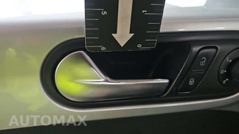 2012 Volkswagen Beetle 2.5L Hatchback – miniatura 27