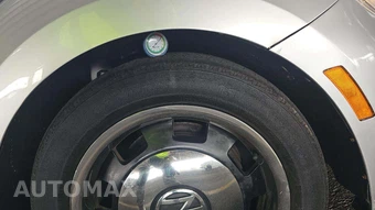 2012 Volkswagen Beetle 2.5L Hatchback – miniatura 28