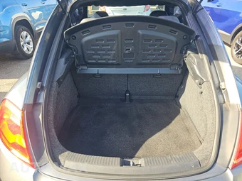 2012 Volkswagen Beetle 2.5L Hatchback – miniatura 16