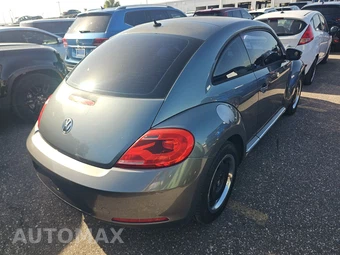 2012 Volkswagen Beetle 2.5L Hatchback – miniatura 4
