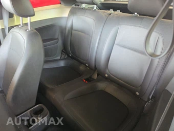2012 Volkswagen Beetle 2.5L Hatchback w/Sound & Navigation - miniatura 13