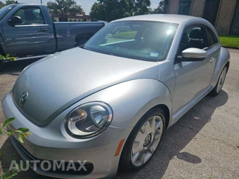 2012 Volkswagen Beetle 2.5L Hatchback w/Sound & Navigation