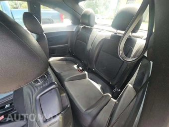 2012 Volkswagen Beetle 2.5L Hatchback w/Sound & Navigation – miniatura 12