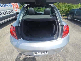 2012 Volkswagen Beetle 2.5L Hatchback w/Sound & Navigation – miniatura 13