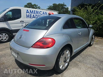 2012 Volkswagen Beetle 2.5L Hatchback w/Sound & Navigation – miniatura 3