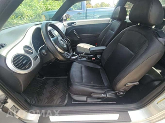 2012 Volkswagen Beetle 2.5L Hatchback w/Sound & Navigation – miniatura 6