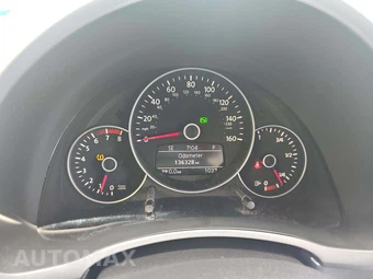 2012 Volkswagen Beetle 2.5L Hatchback w/Sound & Navigation – miniatura 8