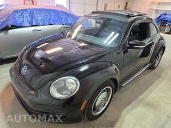 2012 Volkswagen Beetle 2.5L Hatchback w/Sunroof