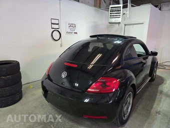 2012 Volkswagen Beetle 2.5L Hatchback w/Sunroof - miniatura 3