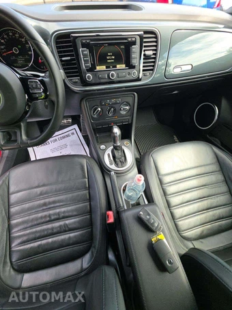 2012 Volkswagen Beetle Turbo Hatchback - miniatura 10