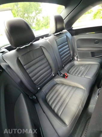 2012 Volkswagen Beetle Turbo Hatchback - miniatura 16