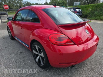 2012 Volkswagen Beetle Turbo Hatchback - miniatura 2