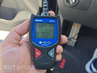 2012 Volkswagen GTI w/Sunroof & Navigation - miniatura 25