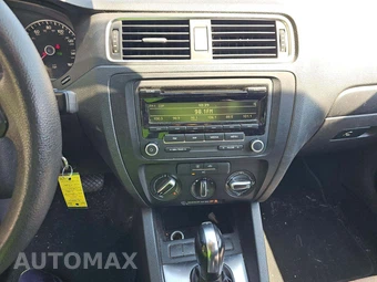 2012 Volkswagen Jetta SE Sedan – miniatura 10