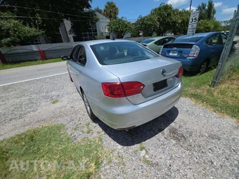 2012 Volkswagen Jetta SE Sedan – miniatura 2