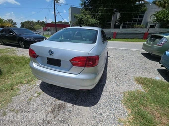 2012 Volkswagen Jetta SE Sedan – miniatura 3