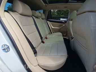 2012 Volkswagen Jetta SportWagen 2.0L TDI Wagon w/Sunroof - miniatura 16