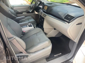 2012 Volkswagen Routan SEL w/RSE & Navigation 121.2" WB - miniatura 17