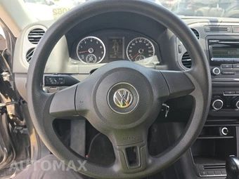 2012 Volkswagen Tiguan LE - miniatura 10