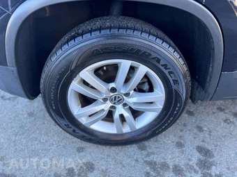 2012 Volkswagen Tiguan LE – miniatura 16