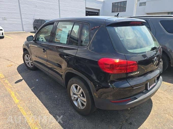 2012 Volkswagen Tiguan LE – miniatura 2