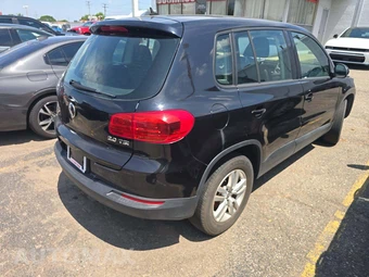 2012 Volkswagen Tiguan LE – miniatura 3