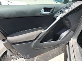 2012 Volkswagen Tiguan S – miniatura 9
