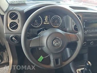 2012 Volkswagen Tiguan S – miniatura 10