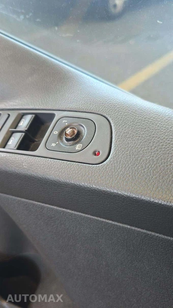 2012 Volkswagen Tiguan S – miniatura 29