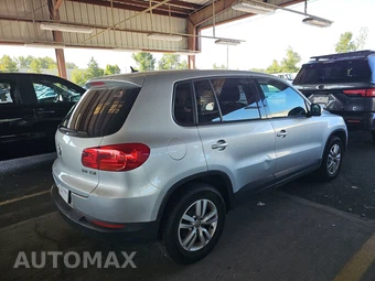 2012 Volkswagen Tiguan S – miniatura 4