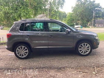 2012 Volkswagen Tiguan S – miniatura 4