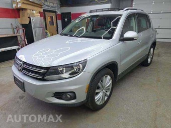 2012 Volkswagen Tiguan SE w/Sunroof & Navigation