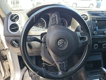 2012 Volkswagen Tiguan SE w/Sunroof & Navigation - miniatura 10