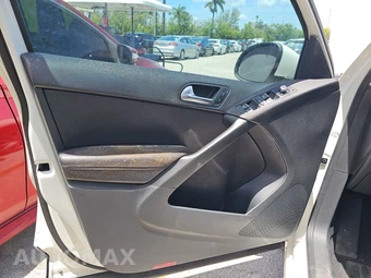 2012 Volkswagen Tiguan SE w/Sunroof & Navigation - miniatura 9